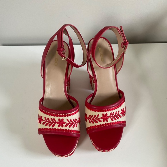 Red and Cream Embroidered Women's Sandals - Picture 5 of 5